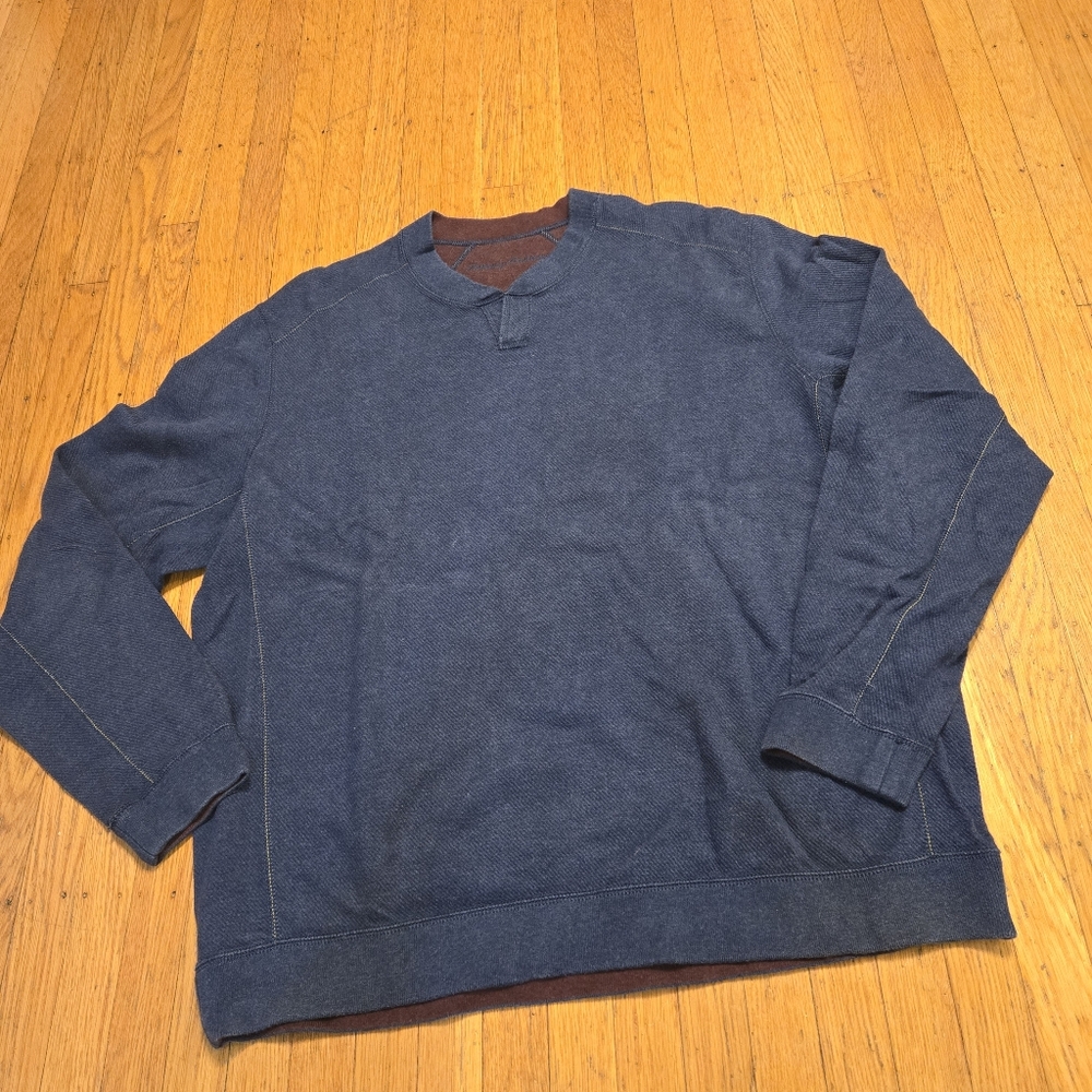 🆕️🎄Tommy Bahama Reversible Sweatshirt